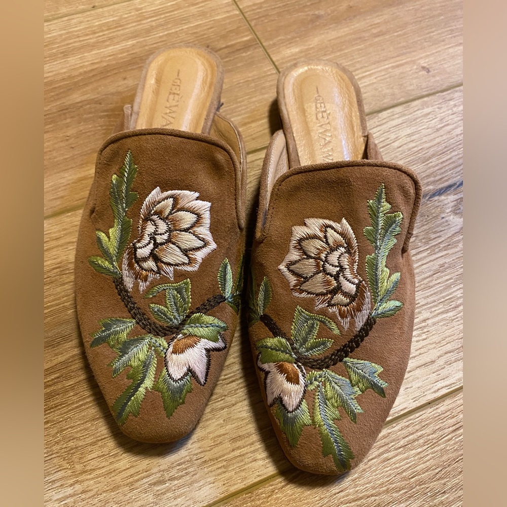 Gee Wawa Sundance leather mules with embroidery